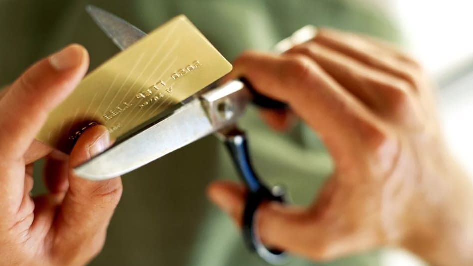 Кредитная карта с текстом - оптимизированный описанием изображения для SEO.