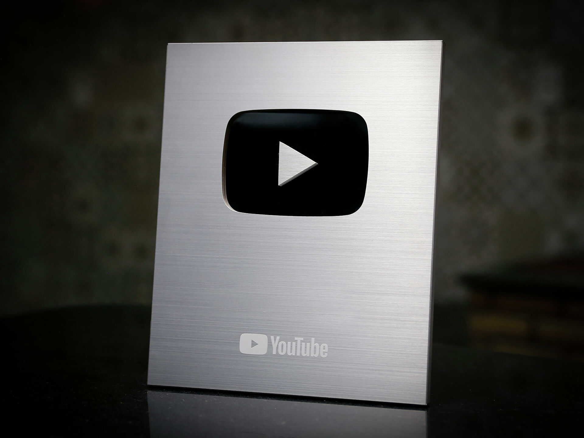 Компьютерная аппаратура: электроника и железо - оптимизированный текст для изображения.