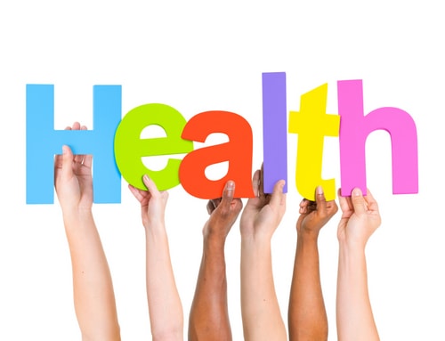 Босиком стоящее лицо с вытянутой рукой.