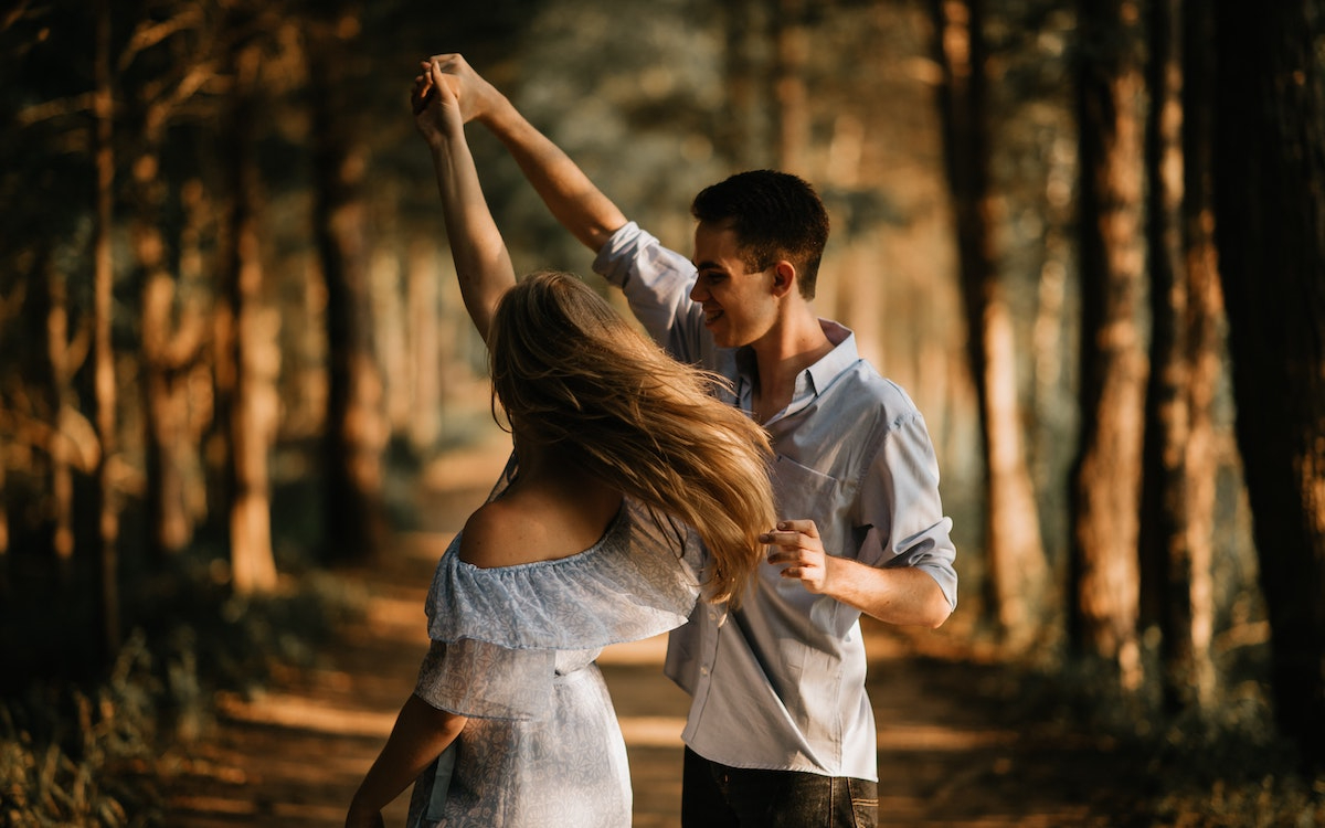 Как понять, что девушка тебя любит