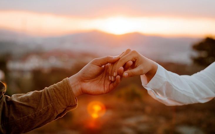 Как понять, что девушка тебя любит