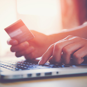 Персональный компьютер, ноутбук, клавиатура, рука человека, электроника, аппаратное обеспечение, комп