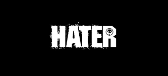 Логотип на фоне табло с текстом.