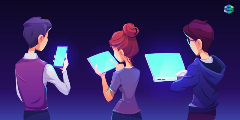 Женщина на ноутбуке и мужчина с мобильным телефоном, рабочий процесс.