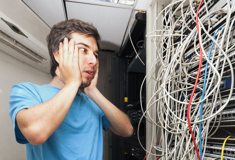 Электроника, жесткий диск, компьютер, человек, сервак, лицо, голова, проводка.