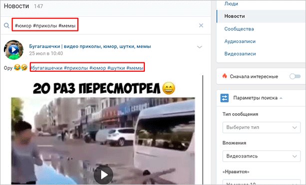 Мужчина взрослого возраста на улице рядом с автомобилем и автобусом.