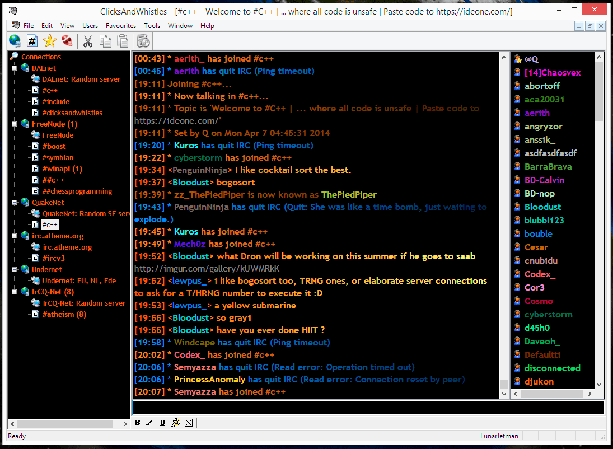Фото монитора компьютера: экран с электроникой, веб-страницей, компьютерным оборудованием.
