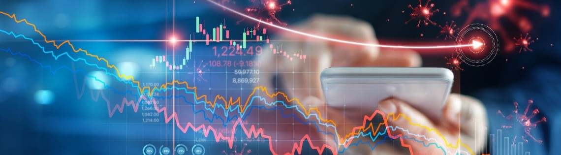 Человек на фоне яркого света.