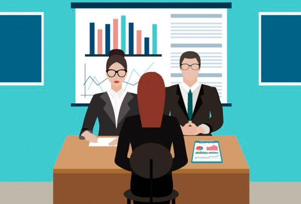 Фото взрослых мужчины и женщины, ведущих беседу в костюмах.