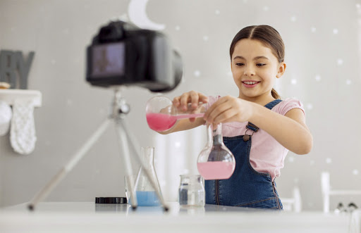 Девочка, маленькая девочка, ребенок, девочка-подросток, женский пол.