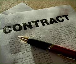 Текст на газетке с ручкой - оптимизированный текст описания изображения.