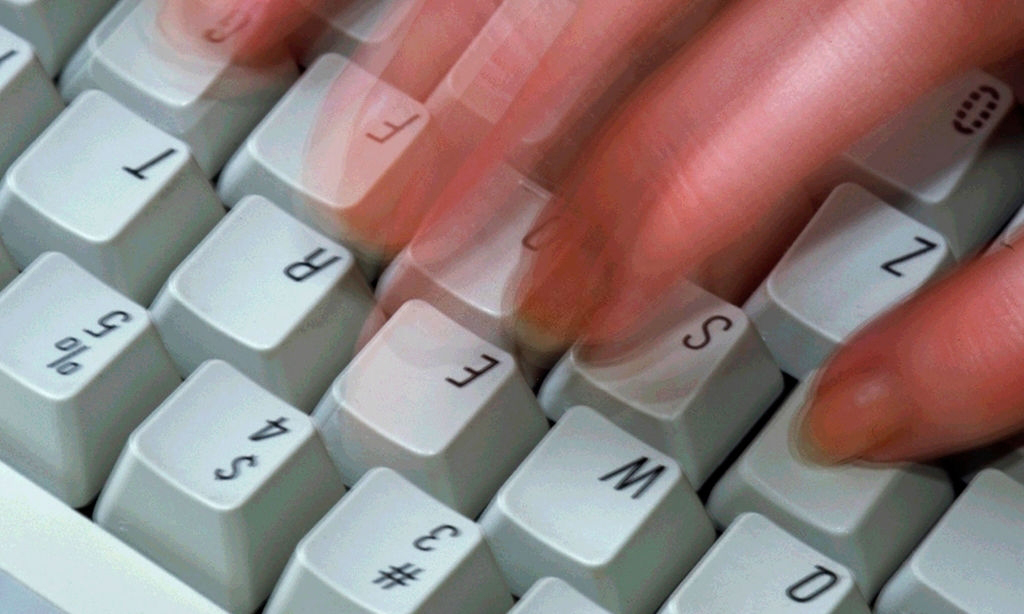 Новая компьютерная клавиатура - электроника для компьютера, аппаратное обеспечение.