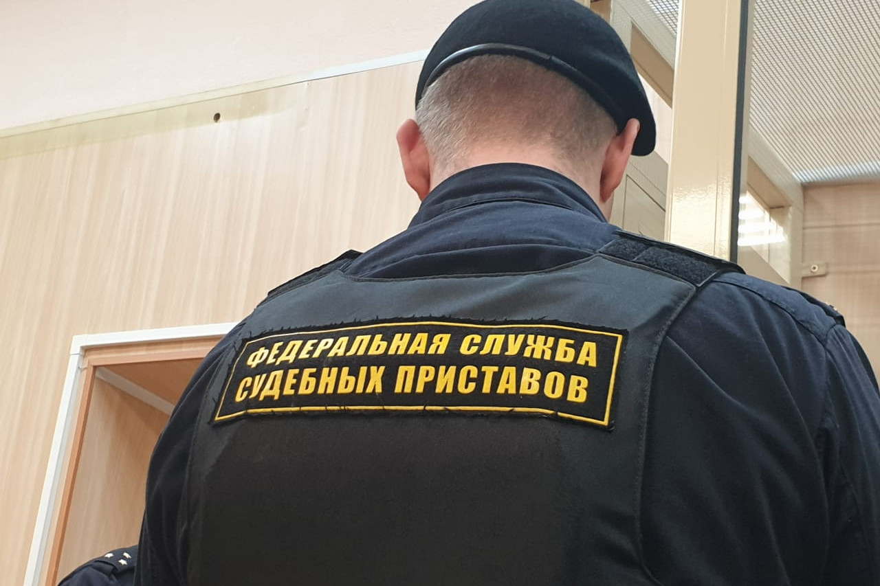 Офицер полиции мужчина-охранник с сумкой, взрослый мужчина, аксессуары.