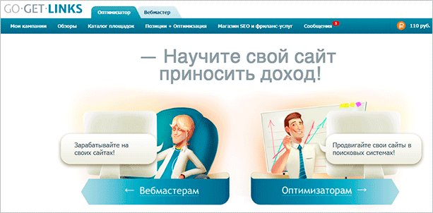 Взрослая женщина в деловом костюме с галстуком и аксессуарами, держит файл с текстом.