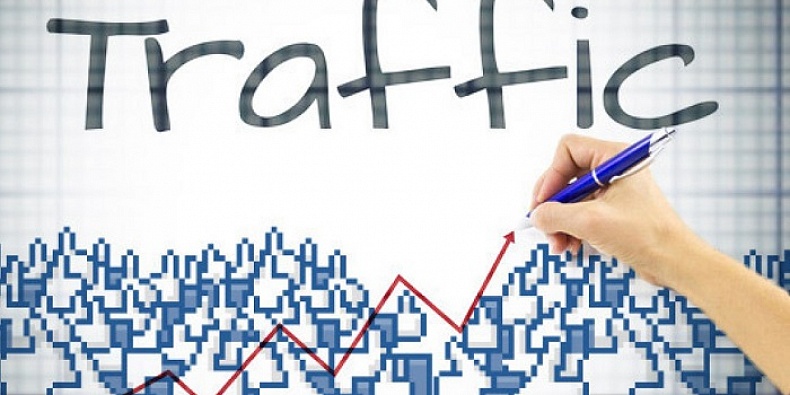 Рукописный текст на бумаге с QR-кодом - оптимизированный описательный текст.