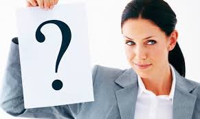 Текст: символ хоккея на льду с шайбой и номером, вокруг каток для катания.