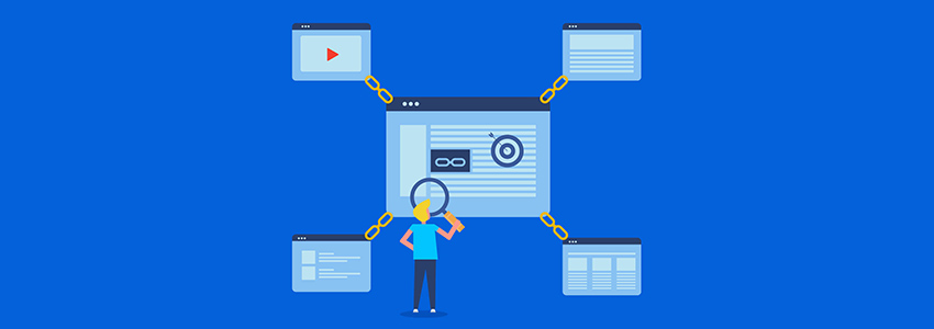 Человек использует компьютер для работы на электронике.