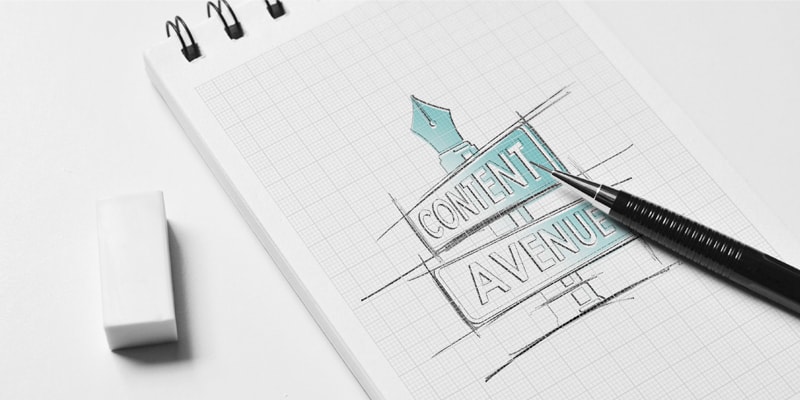 Ручка на белом фоне - красивый и стильный инструмент для письма.