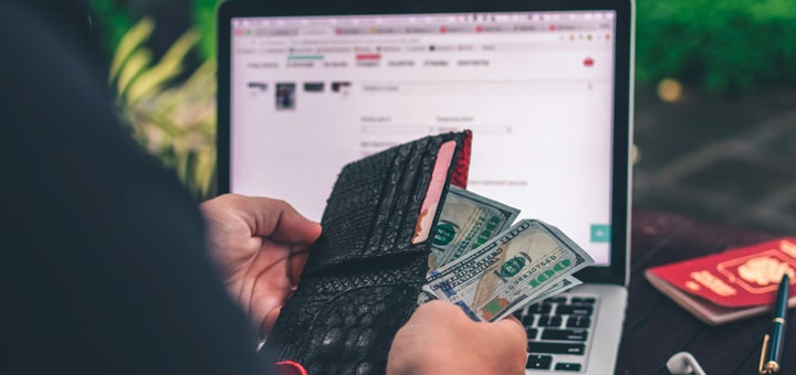 Аксессуары: бумажник, компьютер, электроника, ноутбук, ПК, ручка.