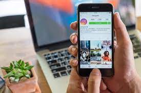 Электроника: изображение мобильного телефона iPhone.
