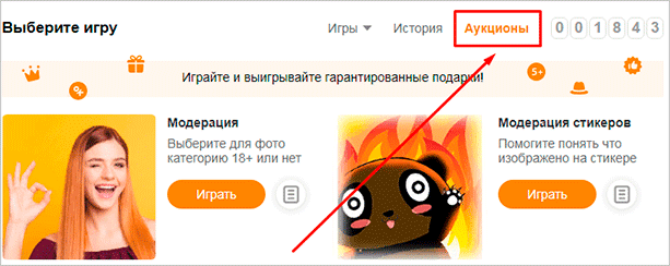 Человек читает текст из файла - оптимизированный альтернативный текст для изображения.
