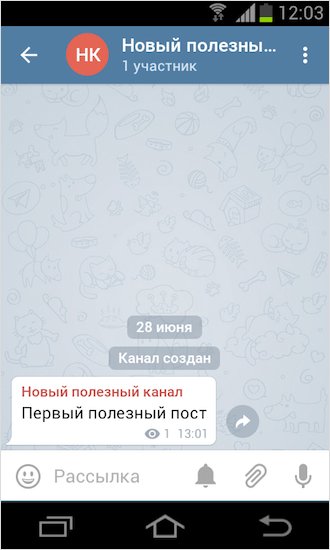 Белая доска с текстом, электроника и мобильный телефон - изображение SEO.