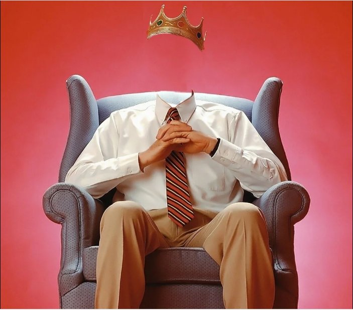 Мужчина сидит на мебели в рубашке.