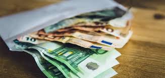 Как заработать деньги в ТикТоке: способы монетизации, возможный доход, инструкция и советы для новичков