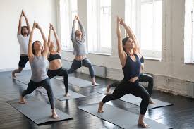 15+ лучших курсов йоги онлайн для начинающих и практикующих