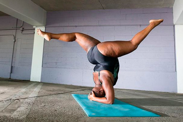 15+ лучших курсов йоги онлайн для начинающих и практикующих