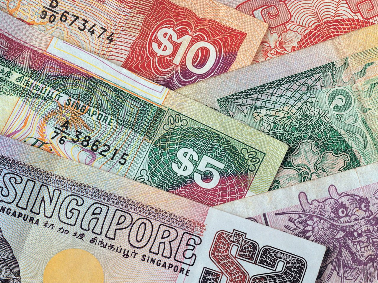 6 ответов на финансовые вопросы для тех, кто за границей или планирует её пересечь