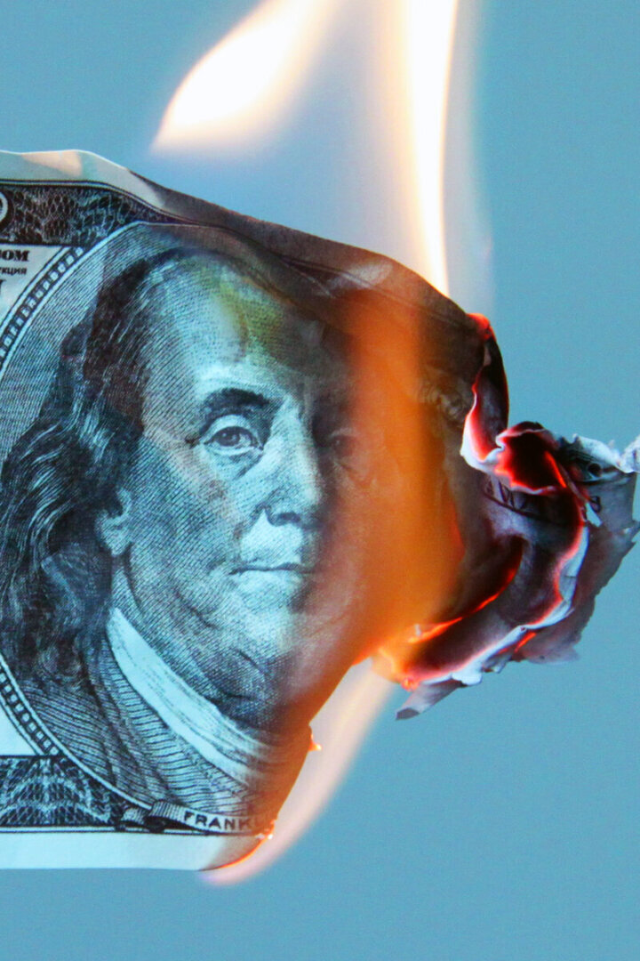 6 ответов на финансовые вопросы для тех, кто за границей или планирует её пересечь