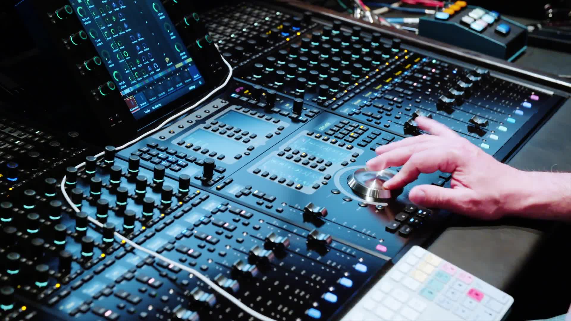 Профессия Sound Designer. Расскажем чем занимаются специалисты в этой сфере и как туда попасть