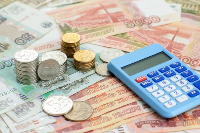 Электроника, деньги, кредитная карта, текст - изображение с элементами электроники, денег и кредитных карт.