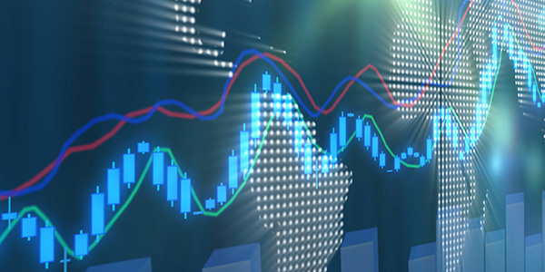 Освещение помещения с фонарями, создающее уют и комфорт.