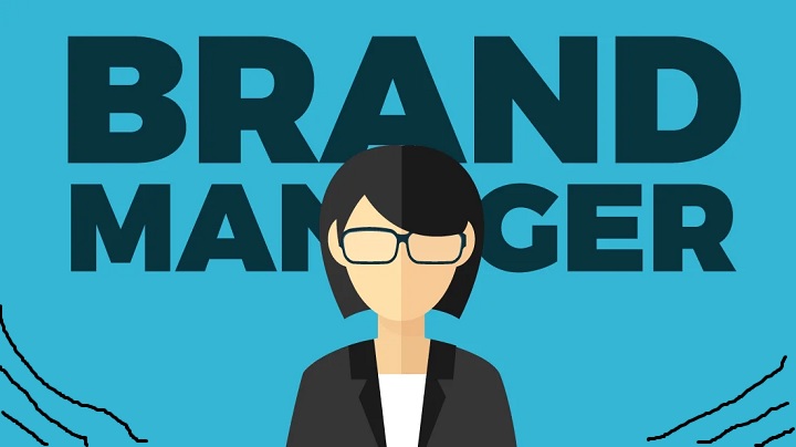 Книга в руках человека с комиксами, на фоне лица с очками.