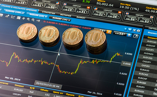 Компьютерное оборудование: монитор с ярким экраном, электроника и аппаратные средства.