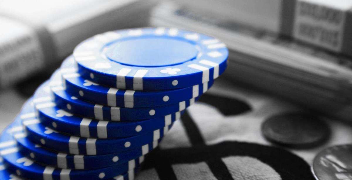 Браслет-Часы с игральными картами - стильный аксессуар для любителей азартных игр.