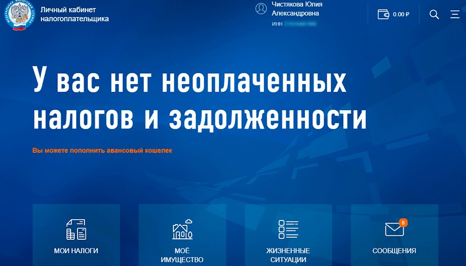 Компьютер с монитором и текстом, электроника, компьютерное железо, хардвер, экран.