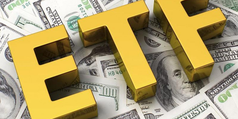 Человек-мужчина с числовым символом на фоне, связанным с деньгами и текстом.