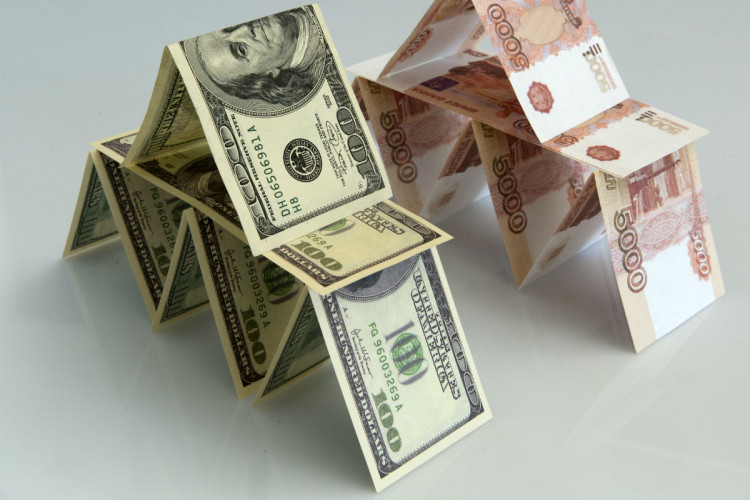 Человек, читающий книгу, с деньгами - иллюстрация публикации о финансах.