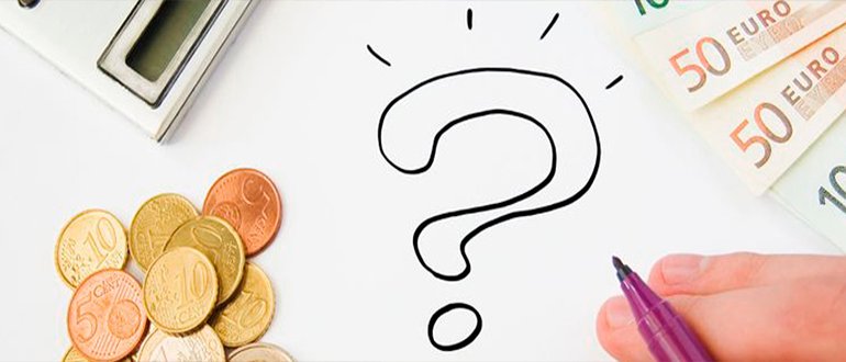 Текст на фото с косметикой — помадой для губ.