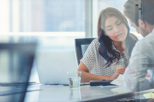 Голова и лицо руководителя - ключевые слова для SEO-оптимизированного описания изображения.