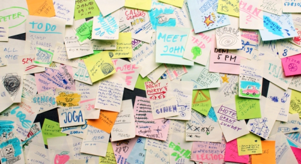 Рекламный постер с текстом - оптимизированный альт текст для изображения.