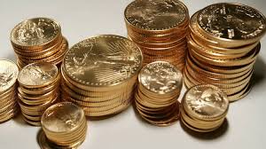 Сокровище - золотая монета с ювелирным ожерельем и подвеском локона.