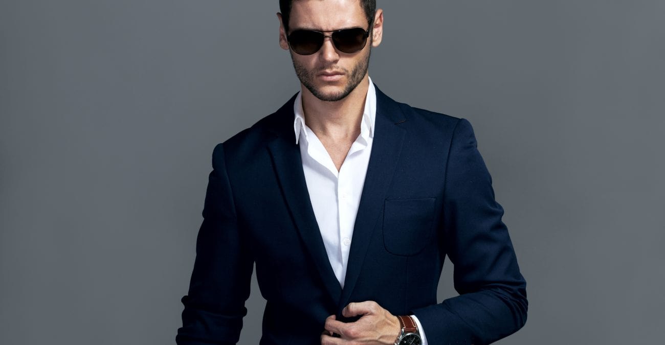 Мужчина в формальном пиджаке, костюме, пальто. Взрослый мужчина в стильном блейзере.