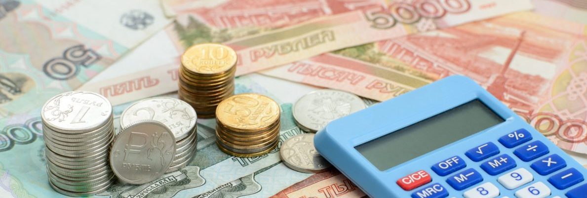 Лента, электроника и деньги - ключевые элементы на изображении.