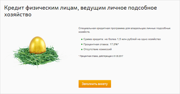 Еда – яйцо на тарелке, свежий ароматный завтрак.