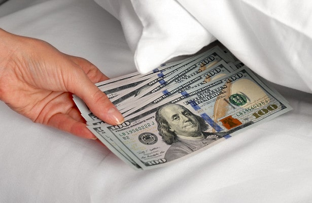 Деньги, человек с документами на фоне долларов, паспорт, ID-карта, текст.