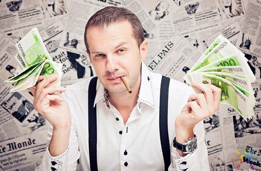 Фотография портрета взрослого мужчины с выразительным лицом.